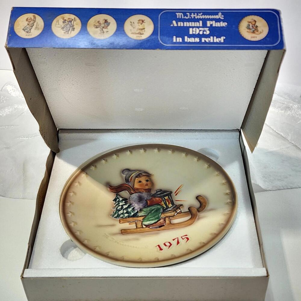 Hummel 1975 5th Annual Plate "Ride Into Christmas" Hum 268